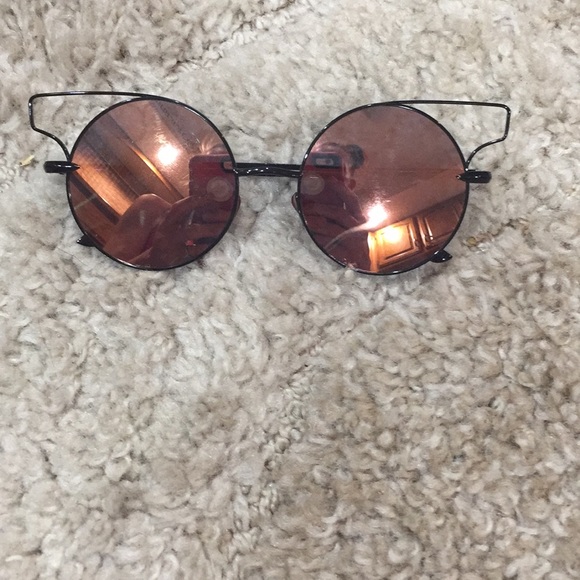 Available in 4 colors - Picture 4 of 5